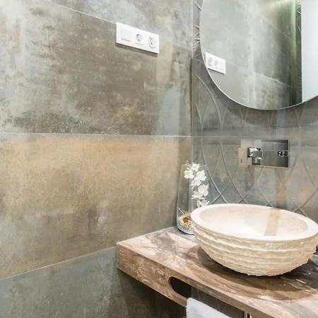 Luxury 3-bedrooms לינה וארוחת בוקר *