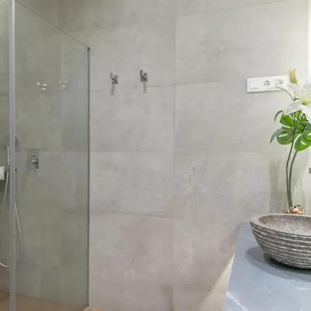 לינה וארוחת בוקר Luxury 3-bedrooms *